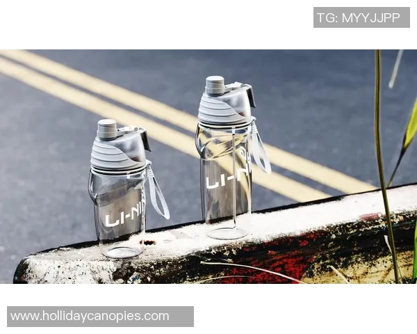 足球明星喷雾水杯助力运动爱好者畅享清凉体验与健康生活 足球明星喷雾水杯助力运动爱好者畅享清凉体验与健康生活