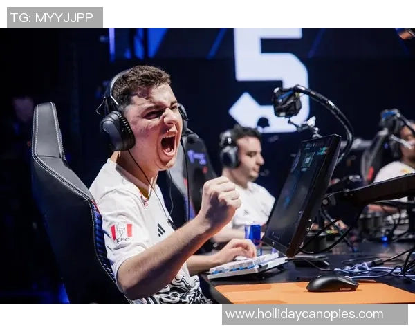 大师赛点评：FPX的比赛经验表现